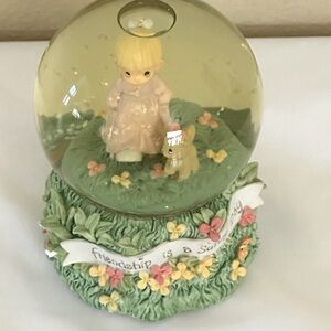 Water gloves Music Box “Friendship is a Sunny Day” Precious Moments.